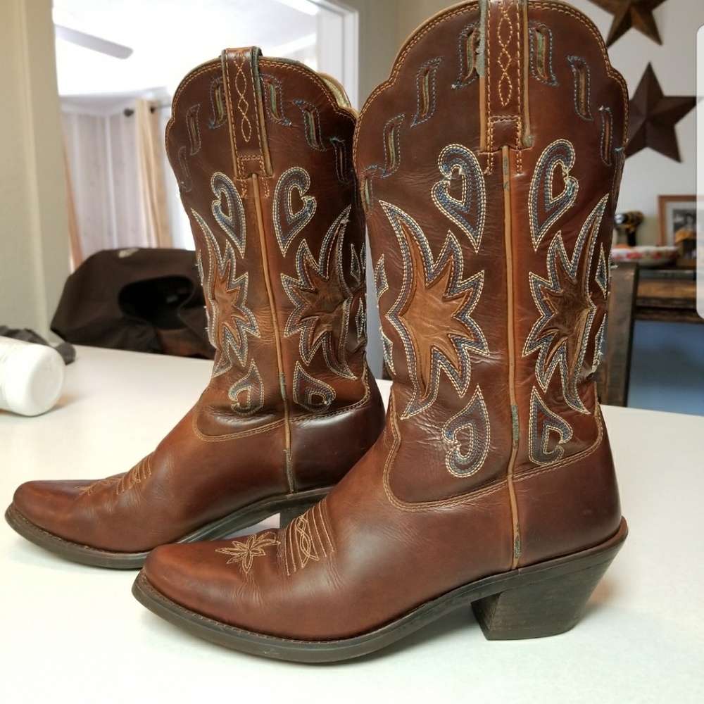 Ariat womens cowboy boots size 6